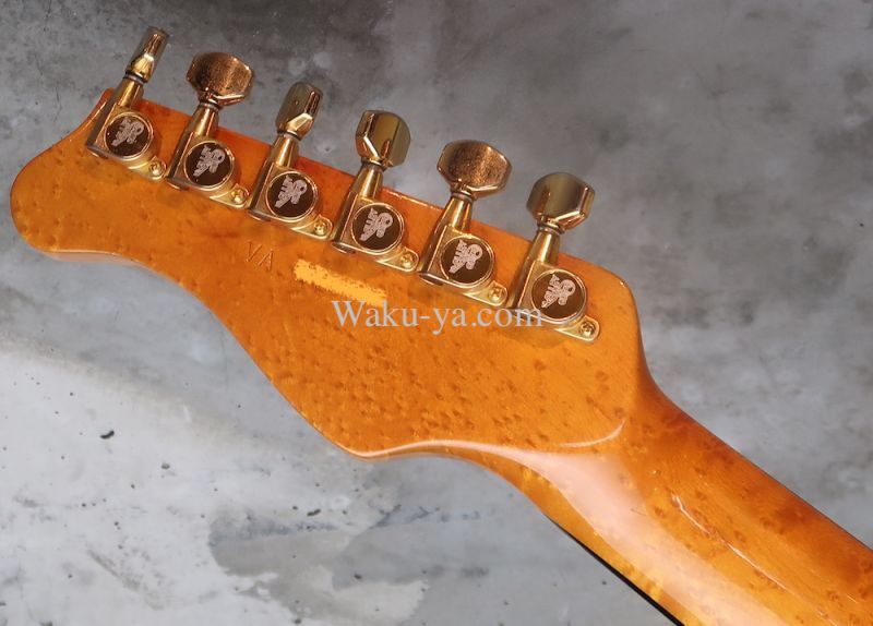 Valley Arts Custom Pro USA Quilted Maple H-S-H / Natural Amber