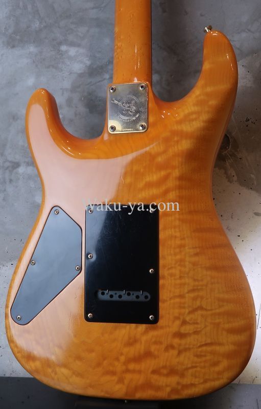 Valley Arts Custom Pro USA Quilted Maple H-S-H / Natural Amber