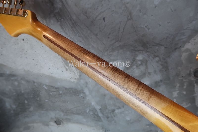 Fender Custom Shop Limited Edition 1955 Stratocaster Bone Tone / HLE Gold Aged Relic