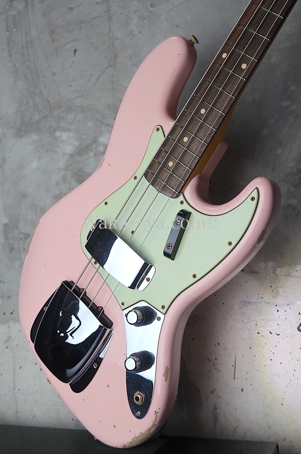 Fender Custom Shop '60 Jazz Bass Relic / Shell Pink