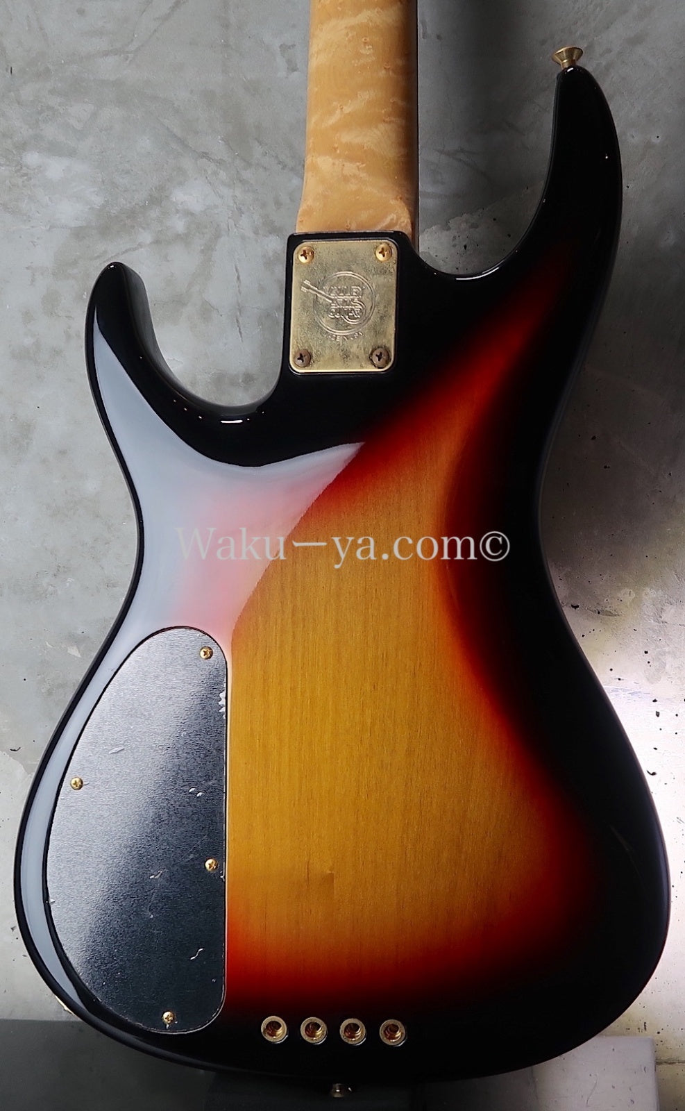 Valley Arts Custom Pro USA Bass / Sunburst