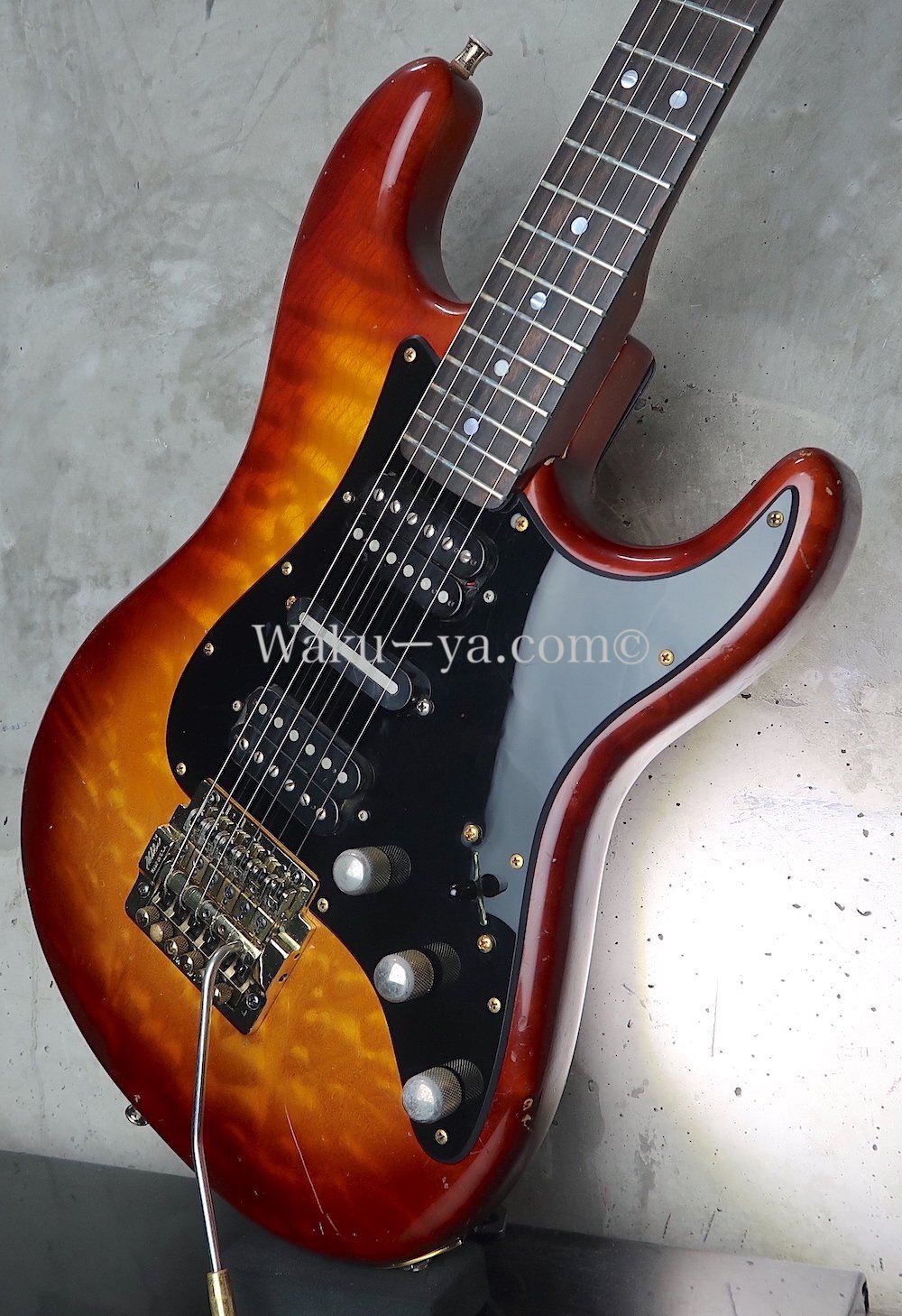 Valley Arts '84　Stratocaster HSH Quilted Maple Kahler / Sunburst